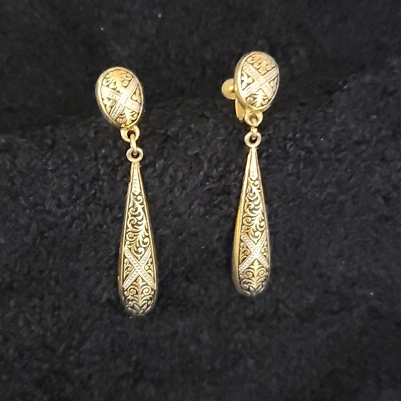 Jewelry - Spanish Damascene Art Clip Earrings